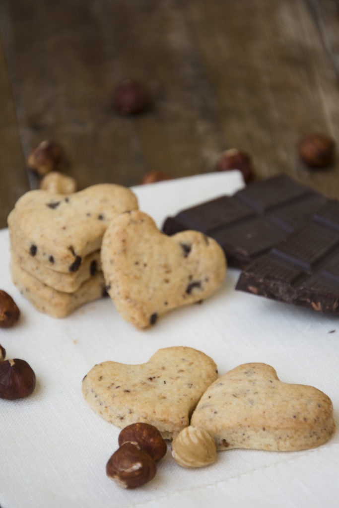 Biscottini alle nocciole e cioccolato fondente-Senza glutine per tutti i gusti