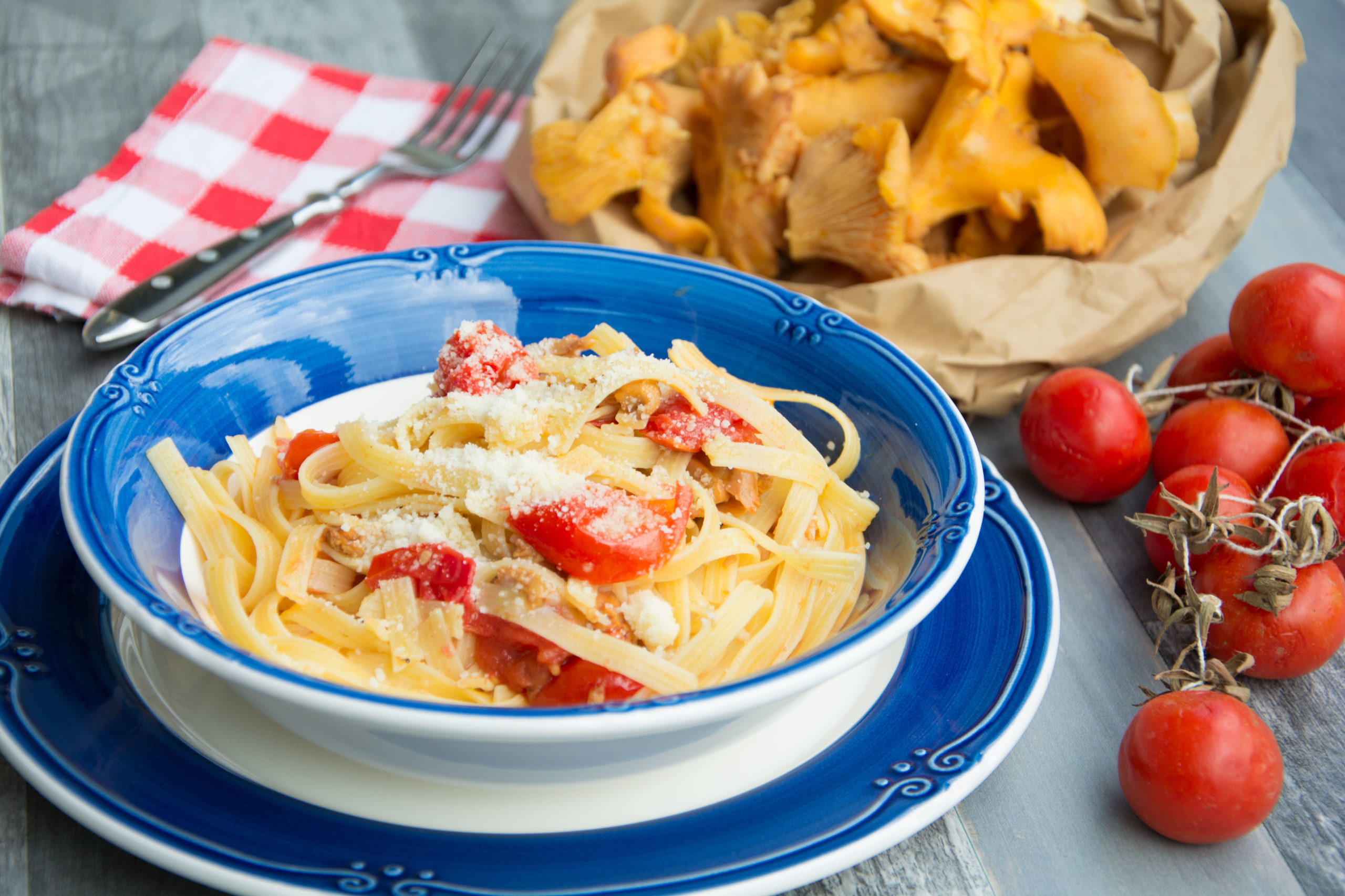 Tagliatelle ai funghi galletti e pecorino