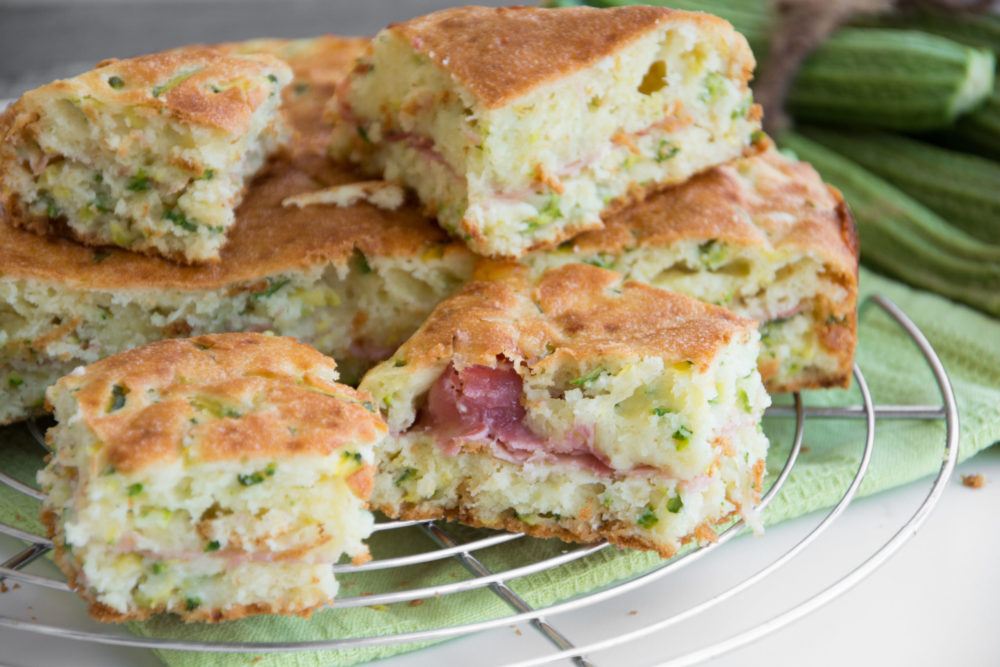 Torta salata con prosciutto e zucchine