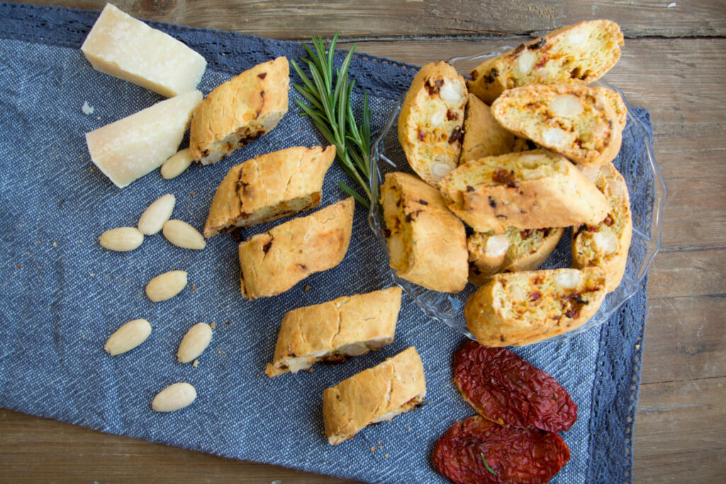 Cantucci al rosmarino e pomodori secchi-Senza glutine per tutti i gusti