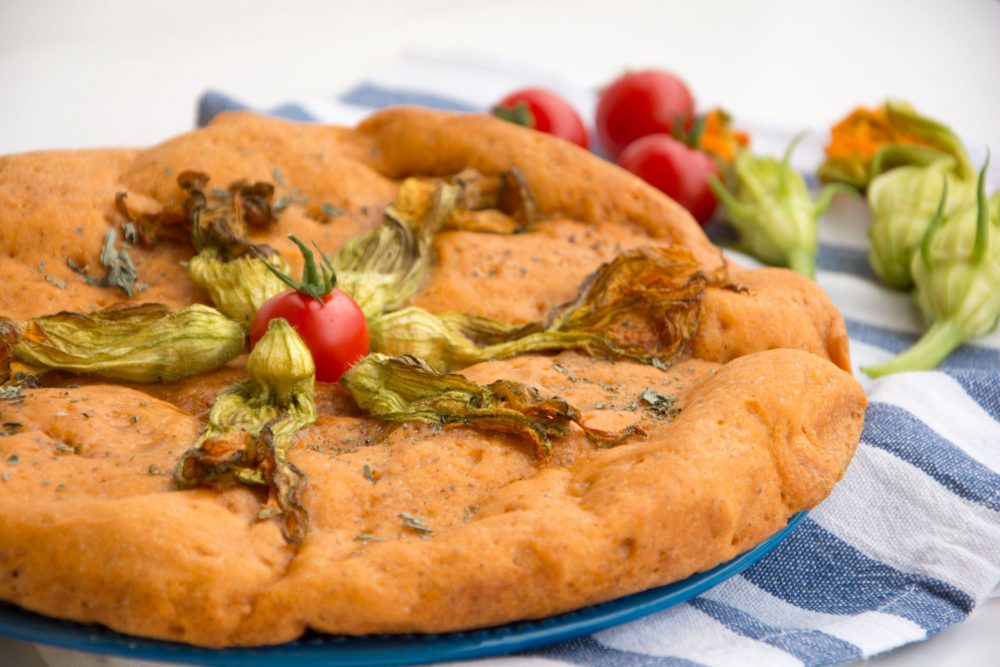 Focaccia rossa ai fiori di zucca -Senza glutine per tutti i gusti