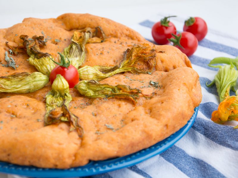 Focaccia rossa ai fiori di zucca -Senza glutine per tutti i gusti