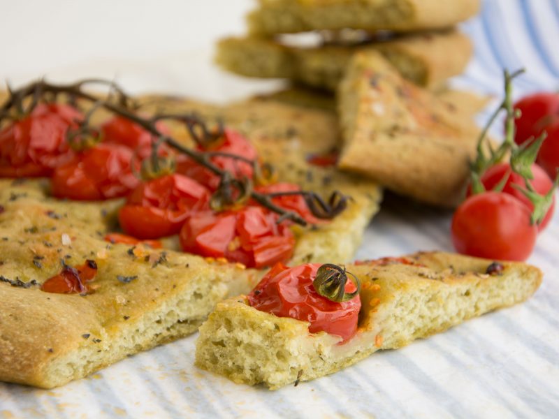 Schiacciata agli spinaci e pomodorini-Senza glutine per tutti i gusti