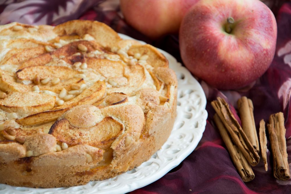 Torta di mele ai pinoli e cannella -Senza glutine per tutti i gusti