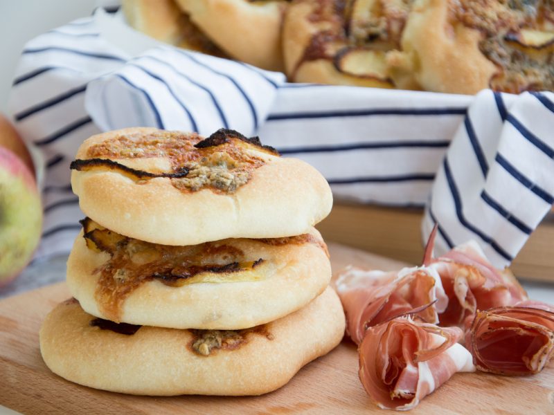 Focaccine mele e gorgonzola -Senza glutine per tutti i gusti